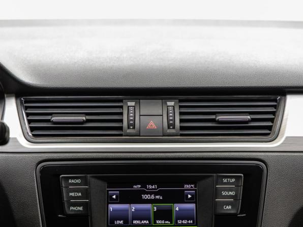 Skoda Rapid I с пробегом 2016 года, цена 1 198 000 рублей, 97072 км, лифтбек, Автокод Объявления