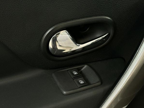 Renault Logan II Рестайлинг с пробегом 2020 года, цена 1 030 000 рублей, 81227 км, седан, Автокод Объявления