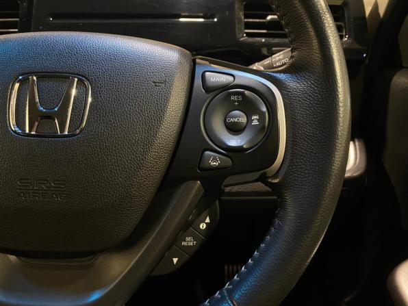 Honda Stepwgn V Рестайлинг с пробегом 2019 года, цена 2 370 000 рублей, 64550 км, минивэн, Автокод Объявления