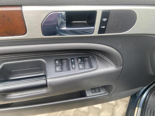 Volkswagen Touareg I Рестайлинг с пробегом 2008 года, цена 1 045 000 рублей, 269436 км, внедорожник, Автокод Объявления