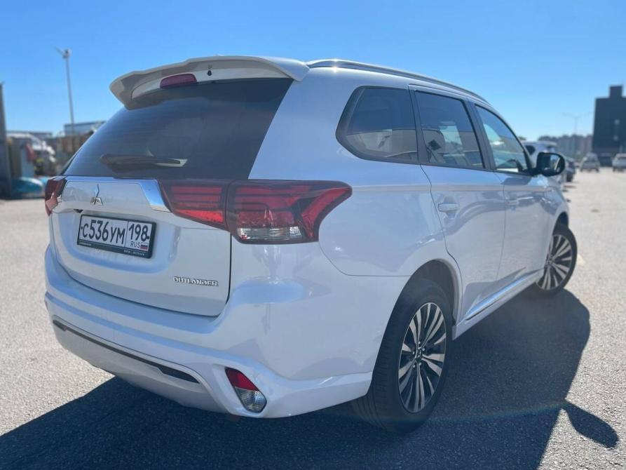 Mitsubishi Outlander III Рестайлинг 3 Санкт-Петербург  - изображение 3