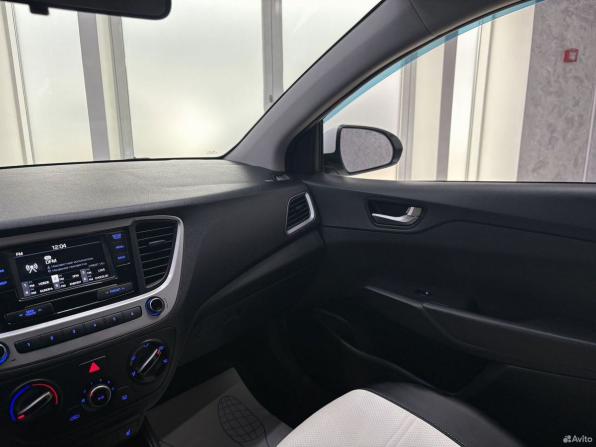 Hyundai Solaris II с пробегом 2017 года, цена 1 195 000 рублей, 108048 км, седан, Автокод Объявления