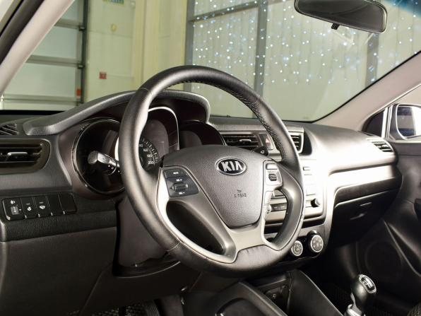 Kia Rio III Рестайлинг с пробегом 2017 года, цена 935 999 рублей, 113779 км, седан, Автокод Объявления