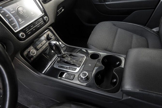 Volkswagen Touareg II с пробегом 2012 года, цена 1 720 000 рублей, 240232 км, внедорожник, Автокод Объявления
