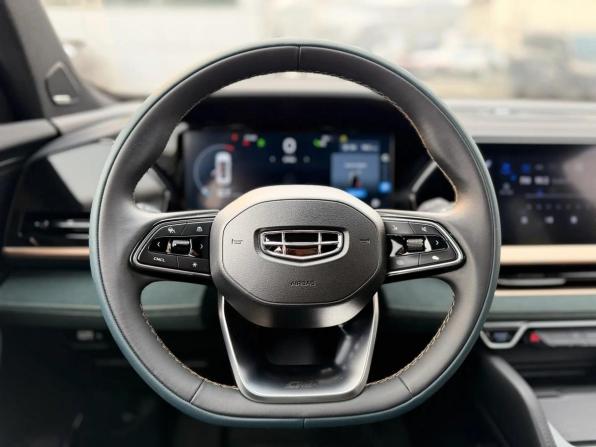 Geely Monjaro I с пробегом 2023 года, цена 3 169 000 рублей, 48014 км, внедорожник, Автокод Объявления