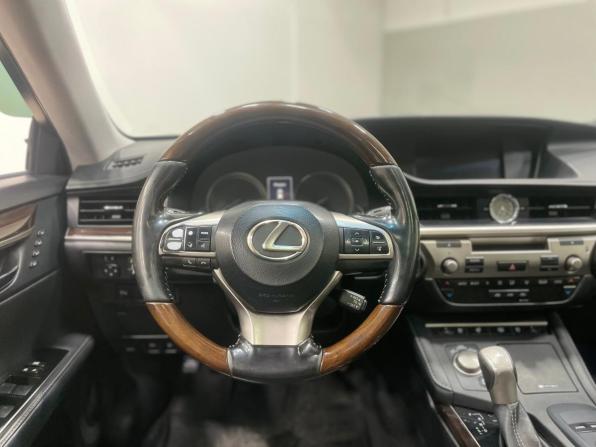 Lexus ES VI Рестайлинг с пробегом 2016 года, цена 2 790 000 рублей, 196555 км, седан, Автокод Объявления