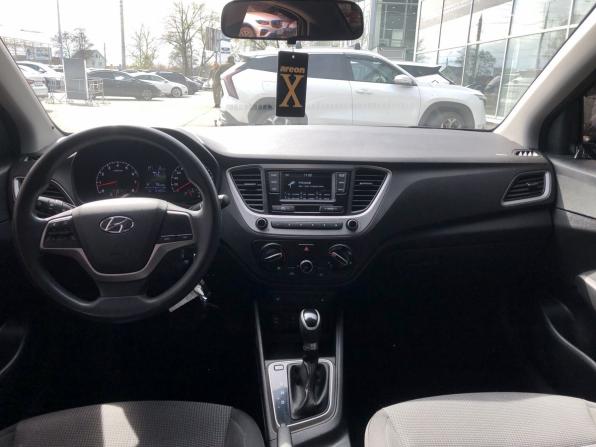 Hyundai Solaris II с пробегом 2017 года, цена 1 229 000 рублей, 91556 км, седан, Автокод Объявления