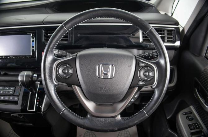 Honda Stepwgn V с пробегом 2015 года, цена 2 149 000 рублей, 126990 км, минивэн, Автокод Объявления