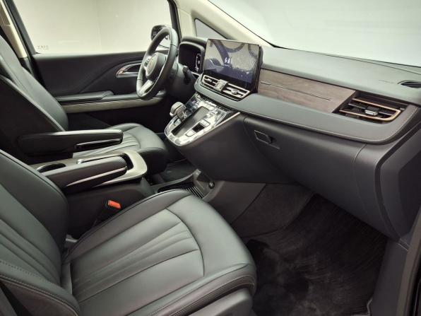 Hongqi HQ9 с пробегом 2025 года, цена 7 090 000 рублей, 4553 км, минивэн, Автокод Объявления