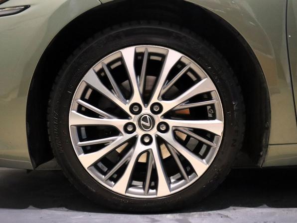 Lexus ES VII с пробегом 2019 года, цена 3 890 000 рублей, 120542 км, седан, Автокод Объявления