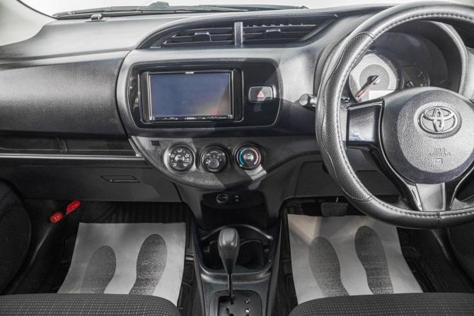 Toyota Vitz III (XP130) Рестайлинг 2 с пробегом 2017 года, цена 939 000 рублей, 156900 км, хэтчбек, Автокод Объявления
