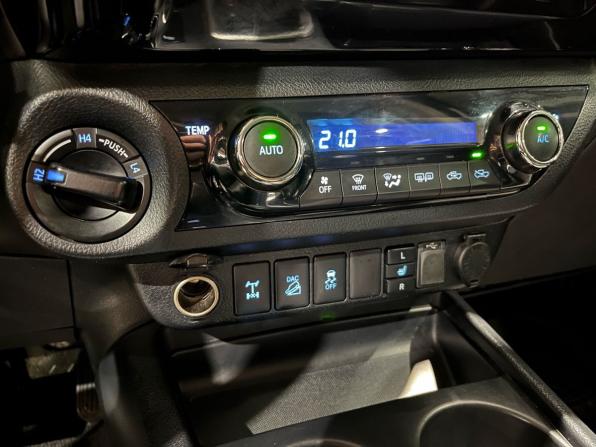 Toyota Hilux VIII с пробегом 2016 года, цена 2 980 000 рублей, 221754 км, offers.body_type.unknown, Автокод Объявления