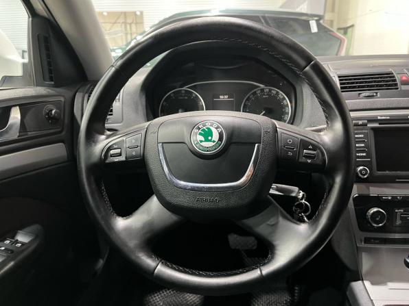 Skoda Octavia II (A5) Рестайлинг с пробегом 2012 года, цена 890 000 рублей, 187826 км, лифтбек, Автокод Объявления