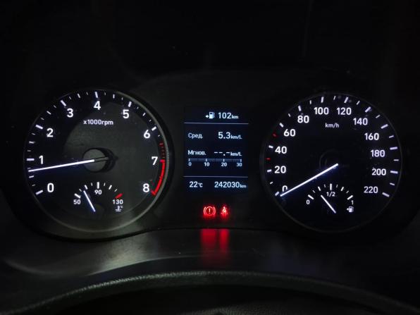 Hyundai Solaris II с пробегом 2017 года, цена 820 000 рублей, 242018 км, седан, Автокод Объявления