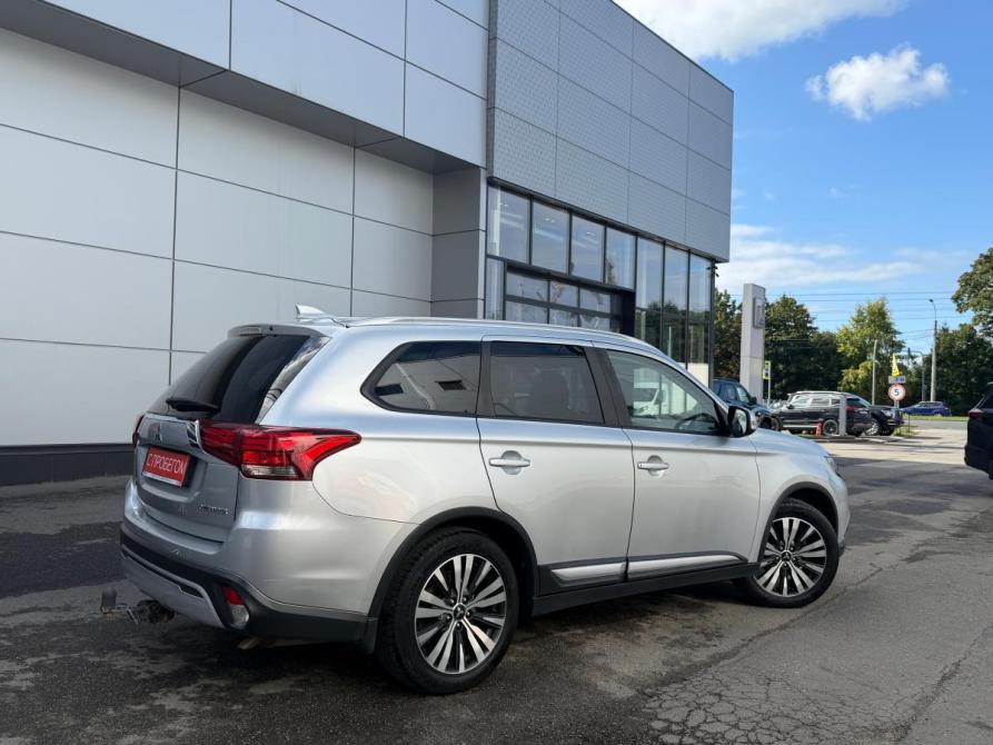 Mitsubishi Outlander III Рестайлинг 2 Санкт-Петербург  - изображение 6