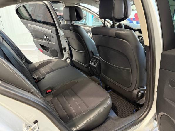 Renault Laguna III Рестайлинг с пробегом 2011 года, цена 500 000 рублей, 339755 км, лифтбек, Автокод Объявления
