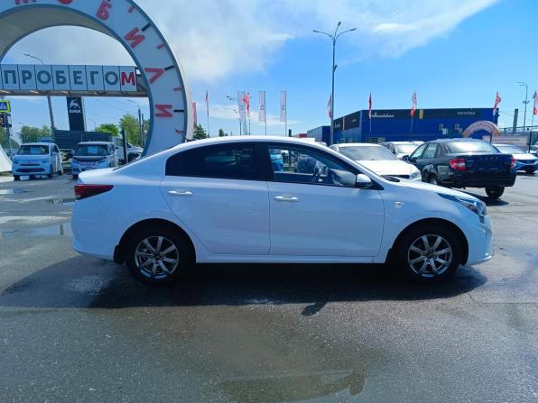 Kia Rio IV Рестайлинг с пробегом 2021 года, цена 1 754 995 рублей, 62763 км, седан, Автокод Объявления