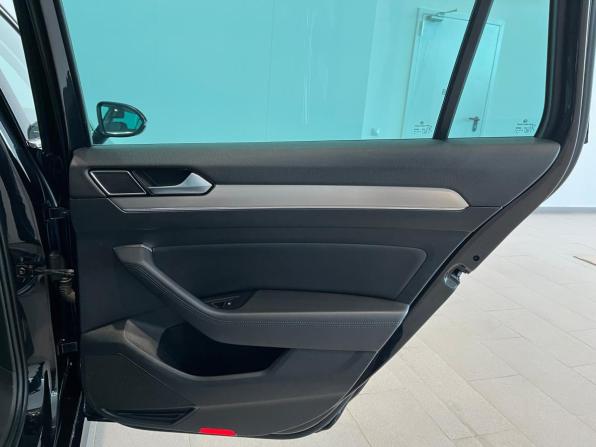 Volkswagen Passat B8 Рестайлинг с пробегом 2019 года, цена 2 120 000 рублей, 320253 км, универсал, Автокод Объявления