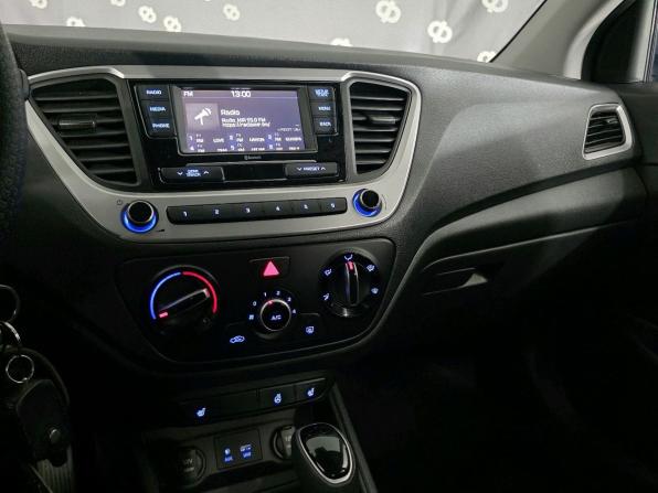 Hyundai Solaris II с пробегом 2018 года, цена 1 265 000 рублей, 133435 км, седан, Автокод Объявления