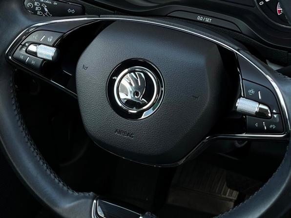 Skoda Karoq I с пробегом 2021 года, цена 2 659 300 рублей, 30936 км, внедорожник, Автокод Объявления