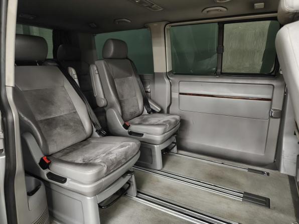 Volkswagen Multivan T5 с пробегом 2006 года, цена 1 300 000 рублей, 373233 км, минивэн, Автокод Объявления