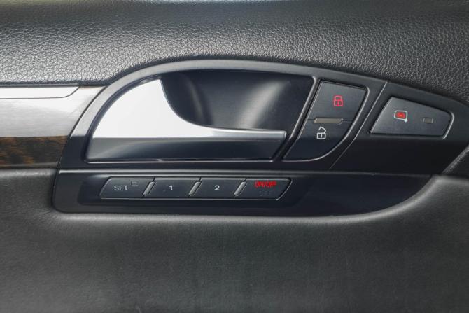 Audi Q7 I (4L) с пробегом 2006 года, цена 1 429 000 рублей, 307000 км, внедорожник, Автокод Объявления