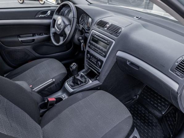 Skoda Octavia II (A5) Рестайлинг с пробегом 2012 года, цена 839 000 рублей, 210000 км, лифтбек, Автокод Объявления