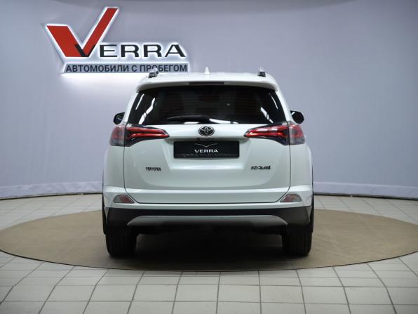 Toyota RAV4 IV (XA40) Рестайлинг с пробегом 2017 года, цена 1 950 000 рублей, 211071 км, внедорожник, Автокод Объявления