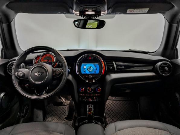 Mini Hatch III (F55/F56) Рестайлинг с пробегом 2021 года, цена 2 750 000 рублей, 11637 км, хэтчбек, Автокод Объявления