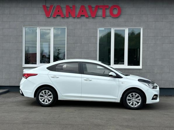 Hyundai Solaris II с пробегом 2019 года, цена 1 325 000 рублей, 120600 км, седан, Автокод Объявления