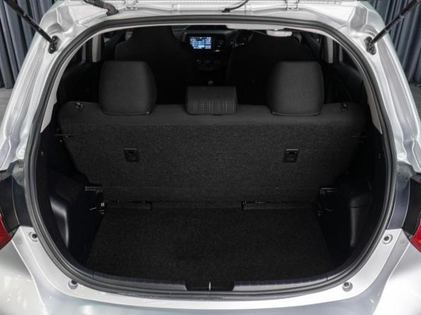Toyota Vitz III (XP130) Рестайлинг 2 с пробегом 2017 года, цена 965 000 рублей, 122427 км, хэтчбек, Автокод Объявления