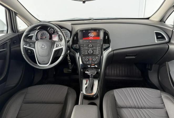 Opel Astra J Рестайлинг с пробегом 2014 года, цена 880 000 рублей, 91533 км, седан, Автокод Объявления