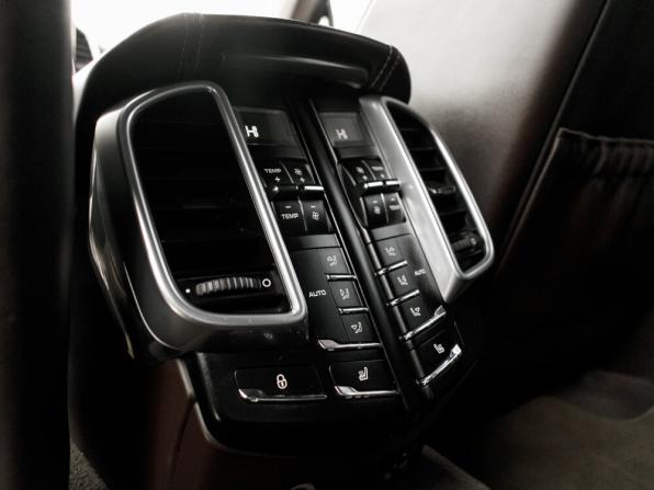 Porsche Cayenne II (958) с пробегом 2012 года, цена 2 100 000 рублей, 230911 км, внедорожник, Автокод Объявления