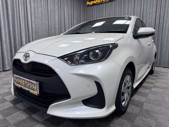 Toyota Yaris IV с пробегом 2020 года, цена 1 400 000 рублей, 65289 км, хэтчбек, Автокод Объявления