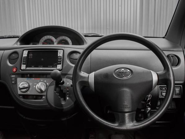 Toyota Sienta I Рестайлинг 2 с пробегом 2012 года, цена 900 000 рублей, 207819 км, минивэн, Автокод Объявления