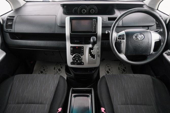 Toyota Noah II (R70) с пробегом 2010 года, цена 1 399 000 рублей, 235000 км, минивэн, Автокод Объявления