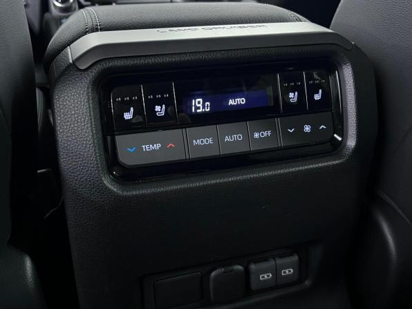 Toyota Land Cruiser Prado 250 Series с пробегом 2024 года, цена 9 999 000 рублей, 18726 км, внедорожник, Автокод Объявления