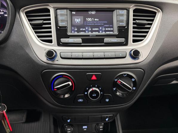 Hyundai Solaris II Рестайлинг с пробегом 2022 года, цена 1 514 000 рублей, 110806 км, седан, Автокод Объявления
