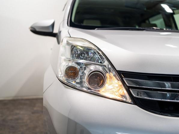 Toyota ISis I Рестайлинг с пробегом 2014 года, цена 1 375 000 рублей, 95160 км, компактвэн, Автокод Объявления