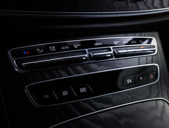 Mercedes-Benz E-Класс V (W213 S213 C238) Рестайлинг с пробегом 2021 года, цена 4 305 000 рублей, 122474 км, седан, Автокод Объявления