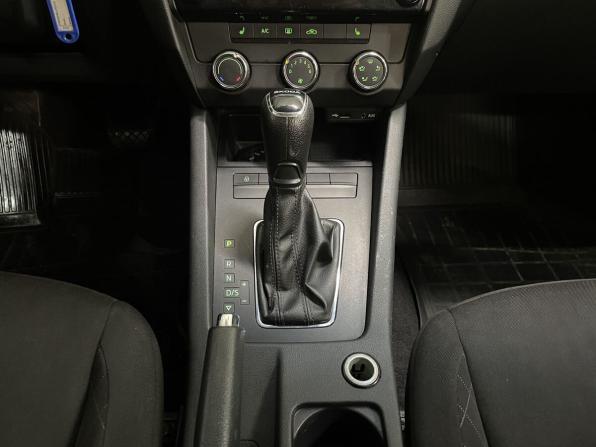 Skoda Octavia III (A7) Рестайлинг с пробегом 2017 года, цена 1 176 000 рублей, 174832 км, лифтбек, Автокод Объявления