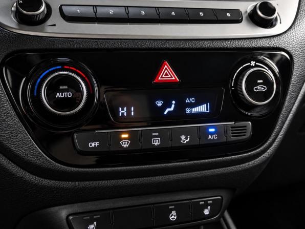 Hyundai Solaris II с пробегом 2018 года, цена 1 299 000 рублей, 159127 км, седан, Автокод Объявления