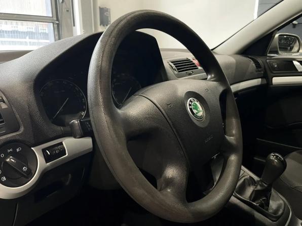 Skoda Octavia II (A5) с пробегом 2008 года, цена 530 000 рублей, 281180 км, лифтбек, Автокод Объявления