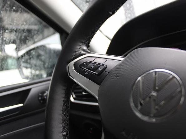 Volkswagen Polo VI с пробегом 2021 года, цена 1 279 000 рублей, 160247 км, лифтбек, Автокод Объявления