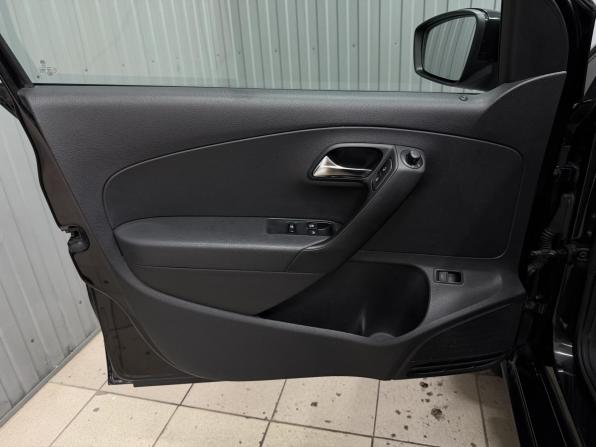 Volkswagen Polo V с пробегом 2013 года, цена 923 000 рублей, 173256 км, седан, Автокод Объявления