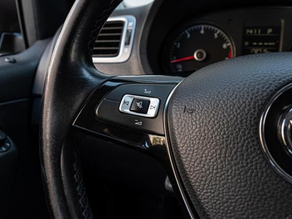 Volkswagen Polo V Рестайлинг с пробегом 2016 года, цена 1 190 000 рублей, 172715 км, седан, Автокод Объявления