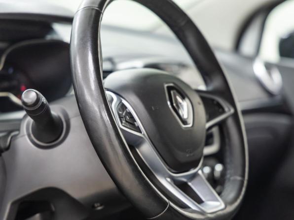 Renault Kaptur I Рестайлинг с пробегом 2021 года, цена 1 298 000 рублей, 35200 км, внедорожник, Автокод Объявления