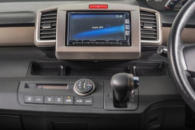 Honda Freed I Рестайлинг с пробегом 2012 года, цена 1 229 000 рублей, 109000 км, компактвэн, Автокод Объявления