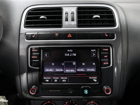 Volkswagen Polo V Рестайлинг с пробегом 2018 года, цена 1 444 000 рублей, 73000 км, седан, Автокод Объявления