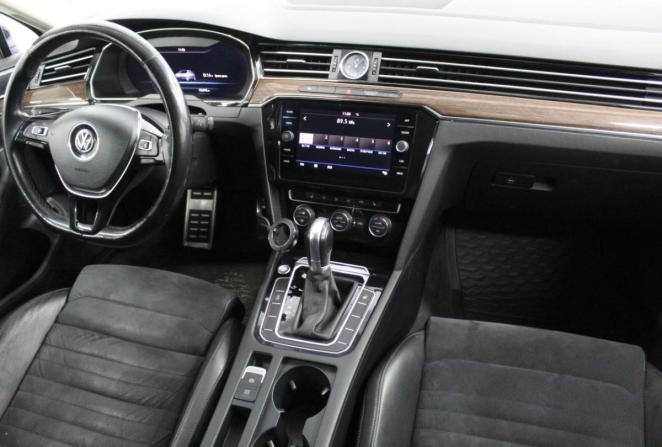 Volkswagen Passat B8 с пробегом 2018 года, цена 1 990 000 рублей, 126595 км, седан, Автокод Объявления